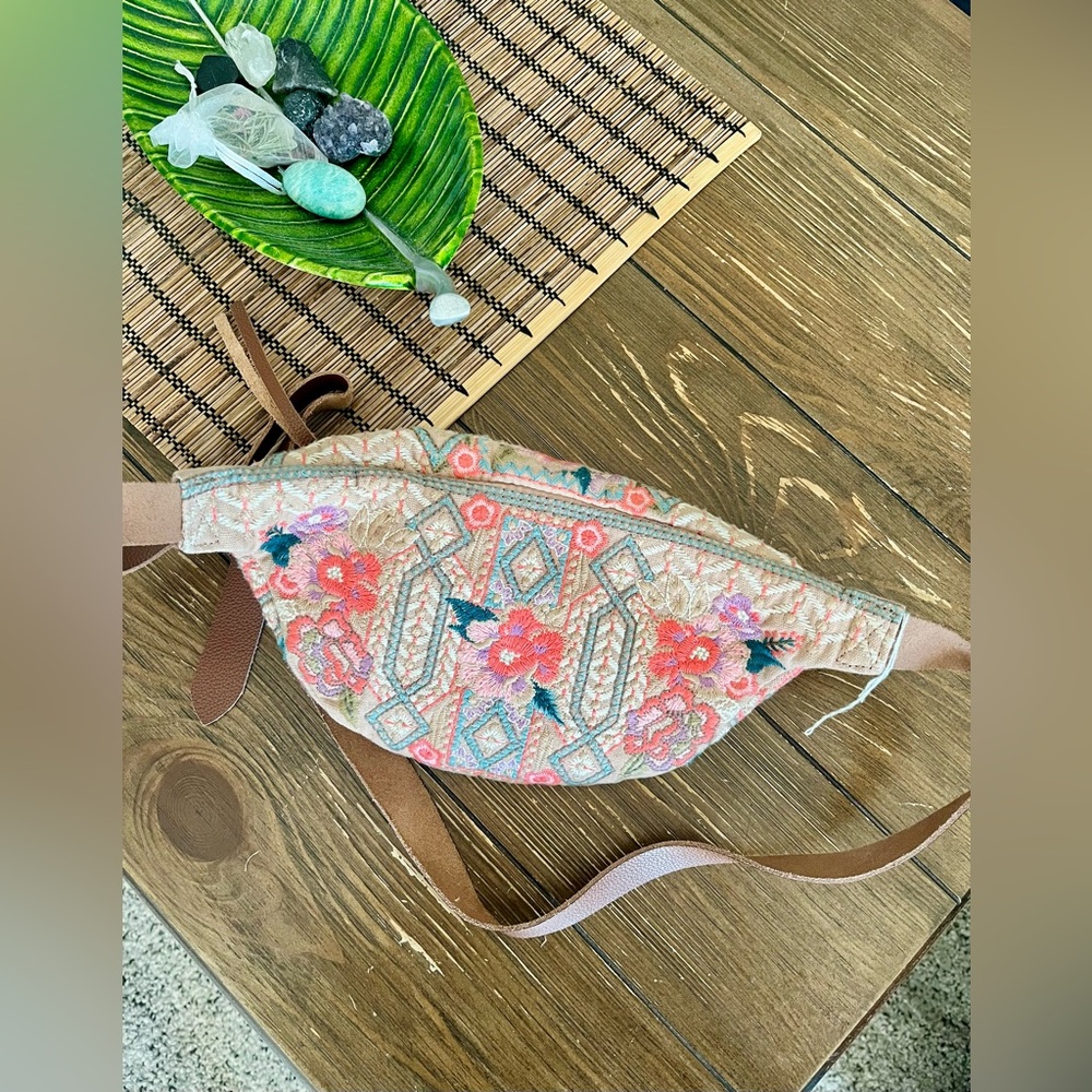 Johnny Was Embroidered Maeve Belt Bag / Bum Bag - Picture 6 of 8